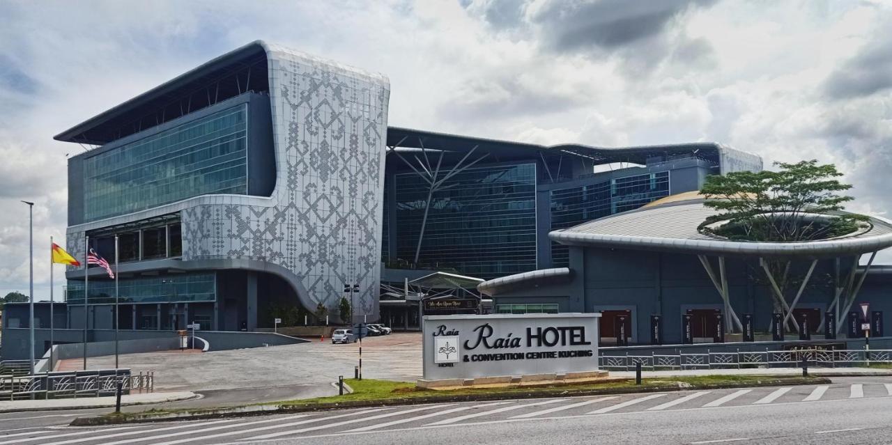 Raia Hotel & Convention Centre Kuching Exterior foto